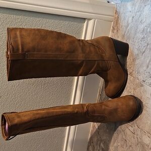 Brown heel boots